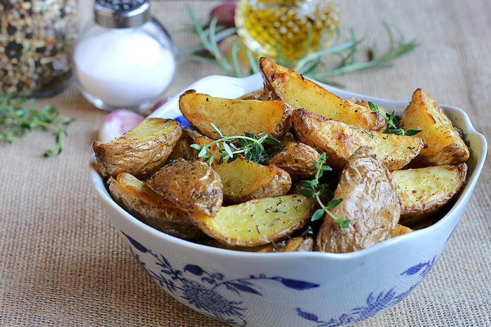 thyme-and-rosemary-potato-wedges